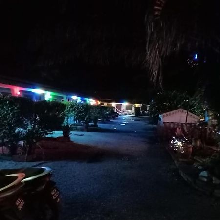 Rainbow Bed N Bfast Hostel Pantai Cenang  Εξωτερικό φωτογραφία