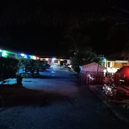 Rainbow Bed N Bfast Hostel Pantai Cenang  Εξωτερικό φωτογραφία