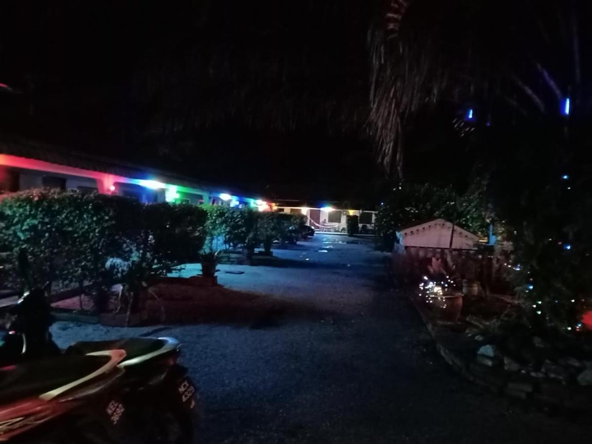 Rainbow Bed N Bfast Hostel Pantai Cenang  Εξωτερικό φωτογραφία