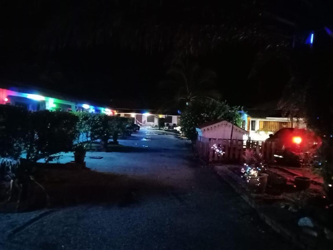 Rainbow Bed N Bfast Hostel Pantai Cenang  Εξωτερικό φωτογραφία