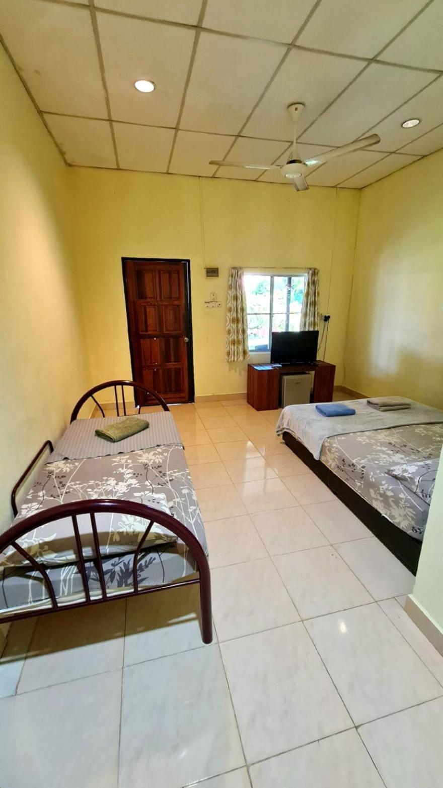 Rainbow Bed N Bfast Hostel Pantai Cenang  Εξωτερικό φωτογραφία