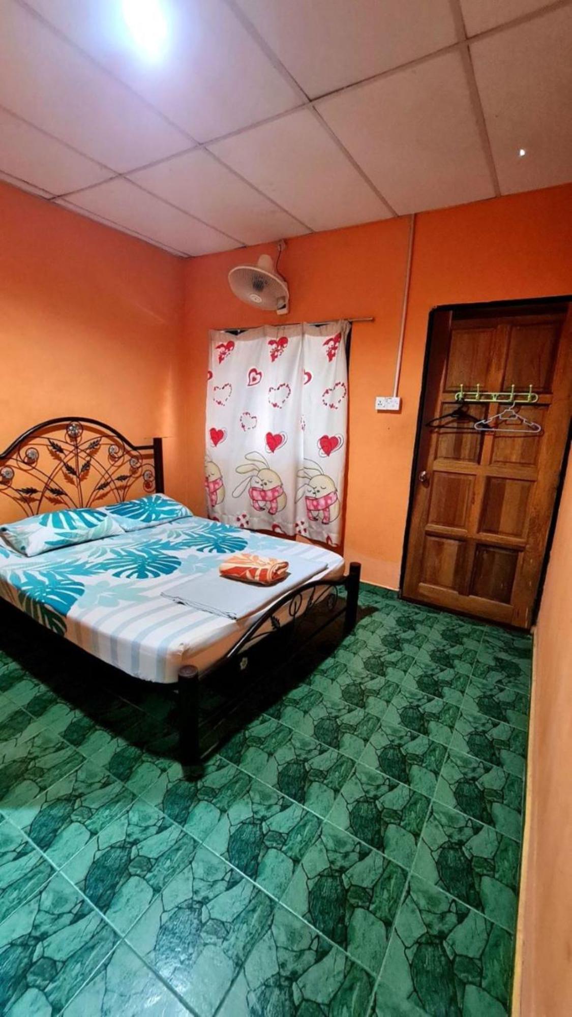 Rainbow Bed N Bfast Hostel Pantai Cenang  Εξωτερικό φωτογραφία